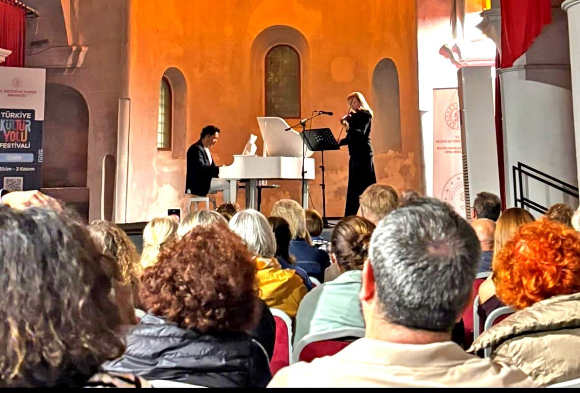 cesmede-kultur-yolu-festivalinde-muzik-ziyafeti