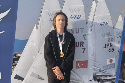 cesmeli-genc-yelkenci-deniz-alan-turkiye-sampiyonu-oldu