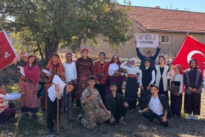 cocuklardan-cumhuriyet-bayramina-ozel-farkli-kutlama