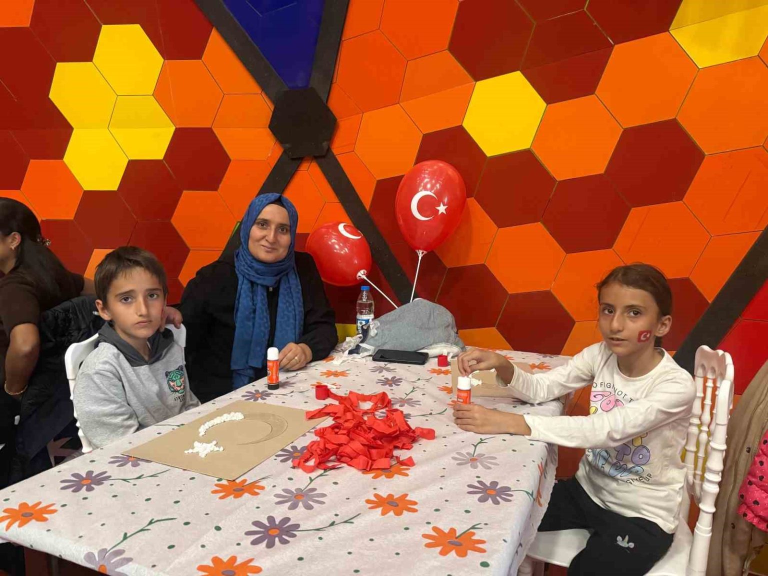 cumhuriyet-coskusu-aile-atolyesinde-yasandi