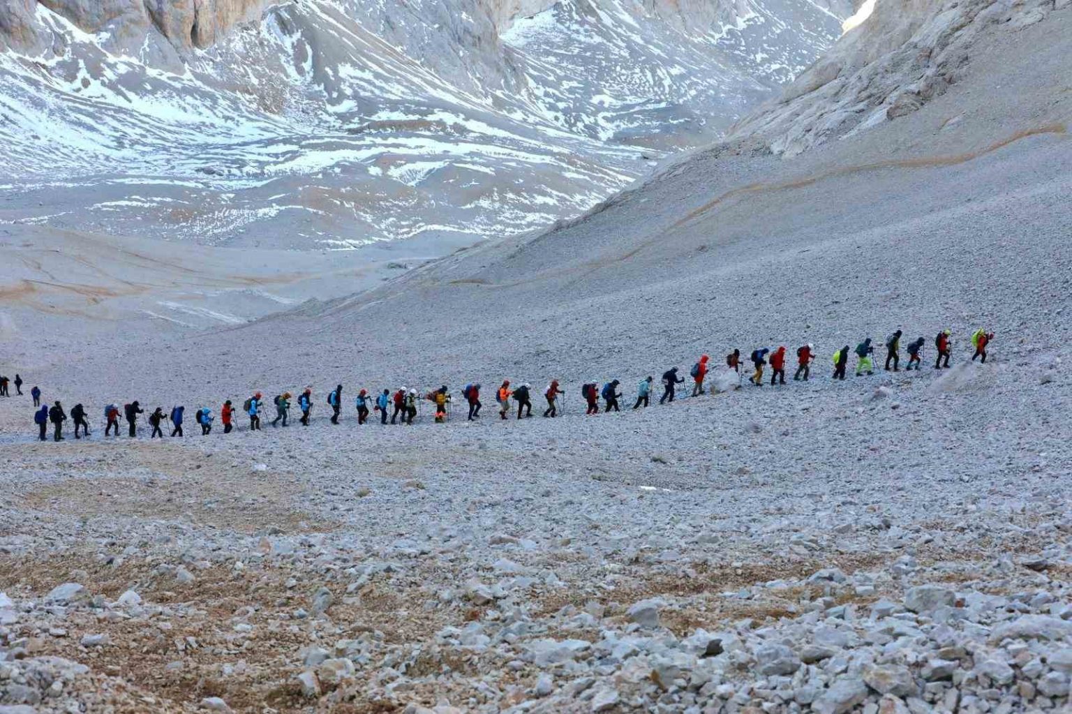 cumhuriyet-coskusu-aladaglarin-zirvesinde-yasandi