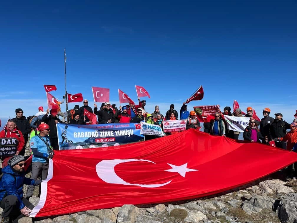 cumhuriyet-coskusu-babadagin-zirvesine-tasindi