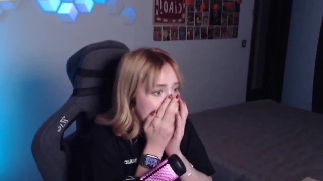 depreme-canli-yayinda-yakalandi-panik-anlari-kendi-kamerasina-yansidi