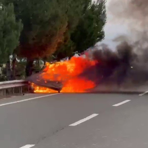 edirnede-seyir-halindeki-otomobil-alev-alev-yandi