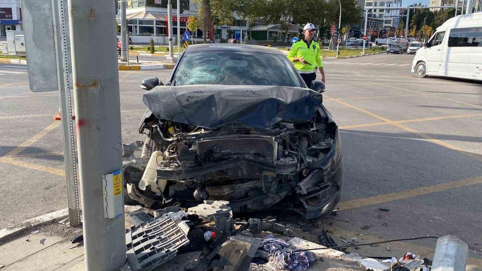 elazigda-zincirleme-trafik-kazasi-4-yarali