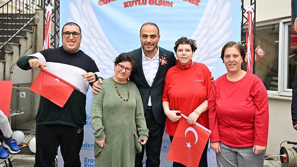 engelsiz-yasam-merkezinde-yeni-egitim-yili-cumhuriyet-coskusu-ile-basladi