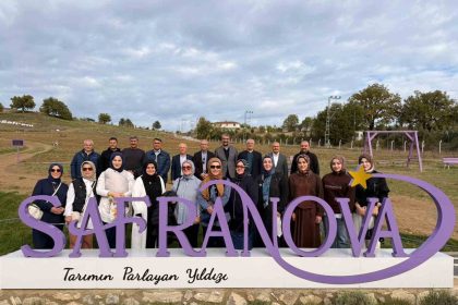 eski-tarim-bakani-mehdi-eker-safran-hasadi-yapti