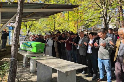 gazeteci-mezunu-genc-kiz-son-yolculuguna-ugurlandi