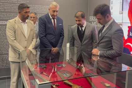 gecmisin-izleri-gun-yuzune-cikti-erzincanda-20-yuzyil-savas-aletleri-sergisi