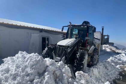 hakkarideki-us-bolgesinde-karla-mucadele-calismasi