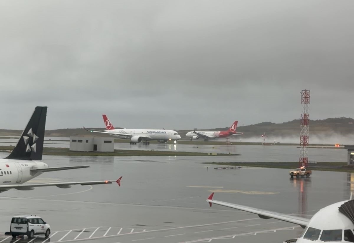 istanbul-havalimaninda-yagmur