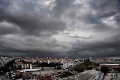 istanbulun-uzerine-kara-bulutlar-coktu