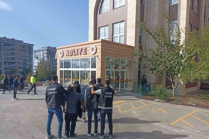 kahramanmarasta-aranan-2-hukumlu-yakalanip-cezaevine-gonderildi