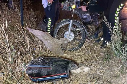 karamanda-motosiklet-sarampole-devrildi-2-yarali