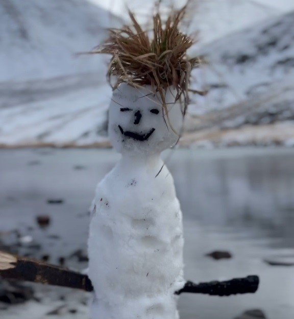 kesis-daginda-mevsimin-ilk-kardan-adami-yapildi