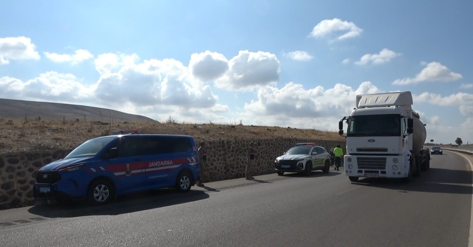 kilis-gaziantep-karayolunda-motosiklet-kazasi-2-yarali