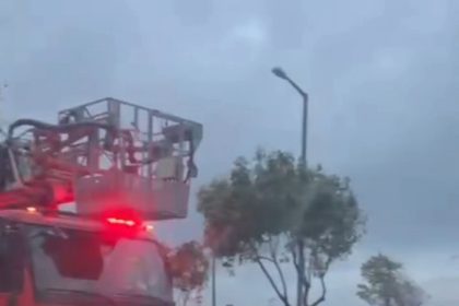 lapsekide-cadde-ve-sokaklar-gole-dondu