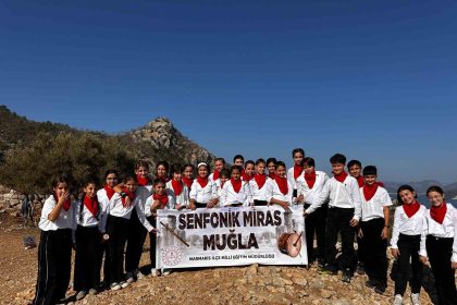 marmarise-egitimde-bes-odul-birden-aldi