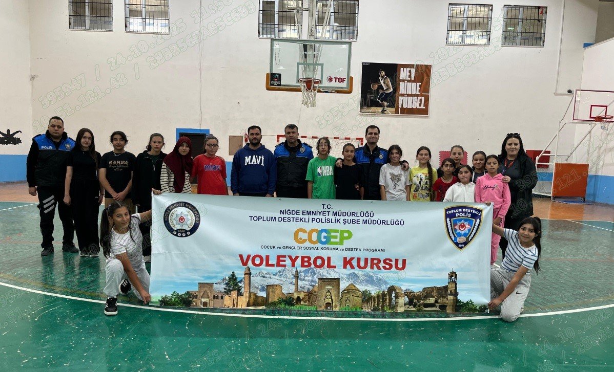 nigde-genclerine-sahip-cikiyor-projesiyle-voleybol-kursu-basladi
