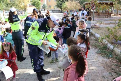 nigdede-ogrencilere-jandarma-tanitimi-ve-trafik-egitimi