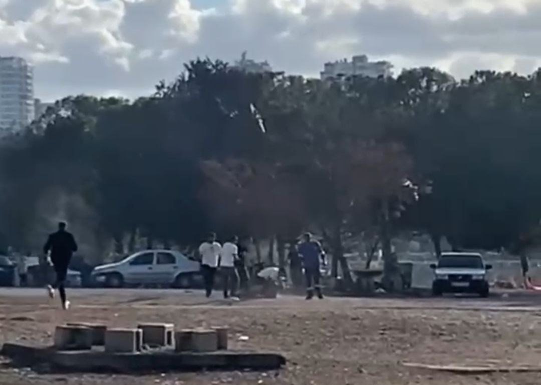 once-sopa-ve-tekmeyle-darbedildi-sonra-bicaklandi