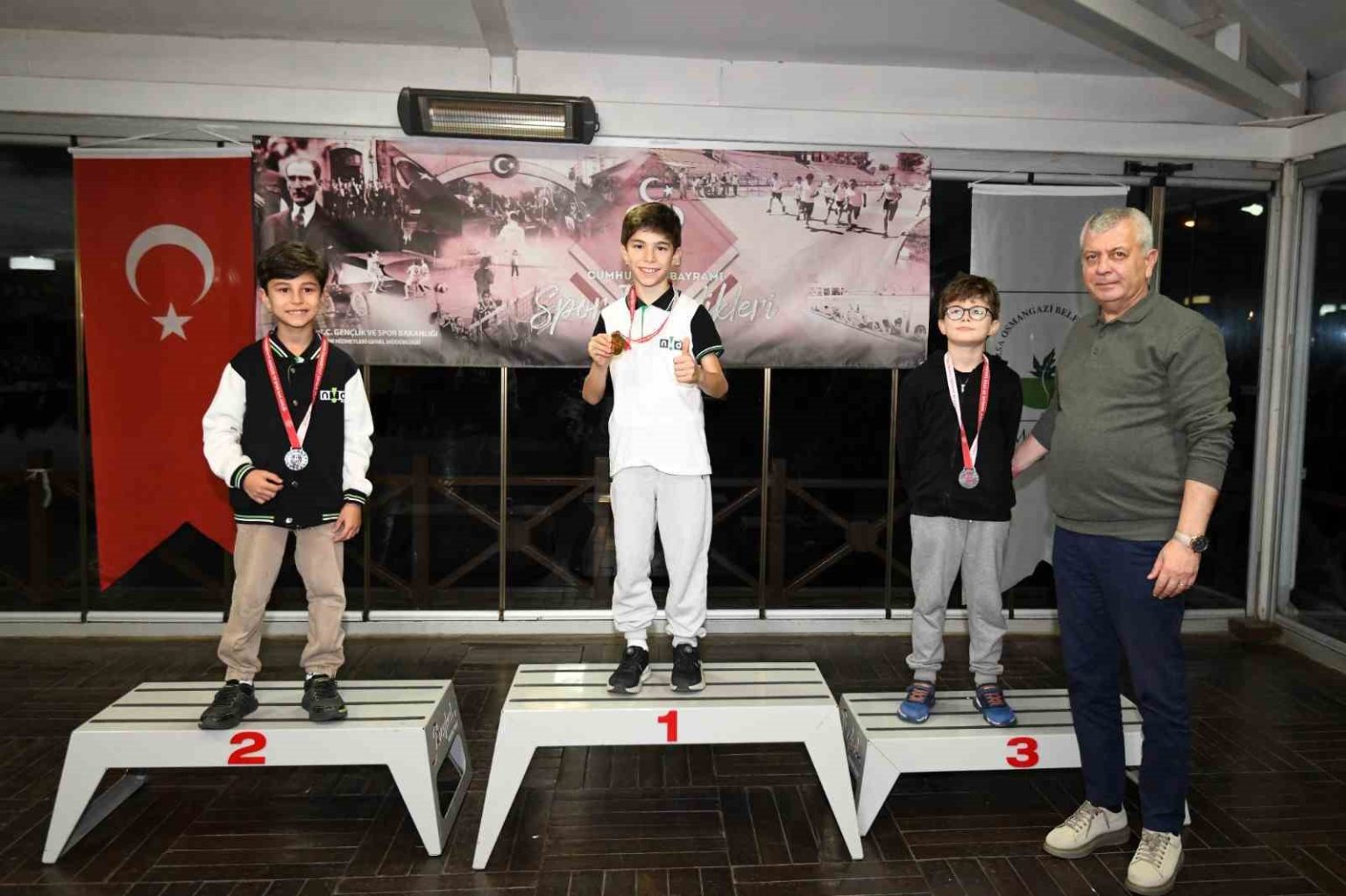 osmangazide-minik-satranc-ustalari-kupalarina-kavustu