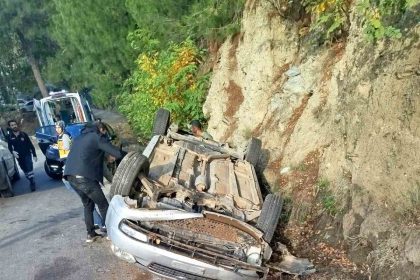 osmaniyede-otomobil-sarampole-devrildi-1i-cocuk-6-yarali