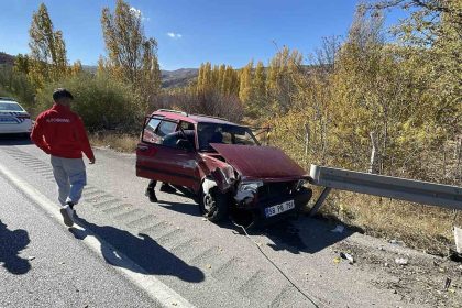 otomobil-bariyere-carpti-1i-agir-2-kisi-yaralandi