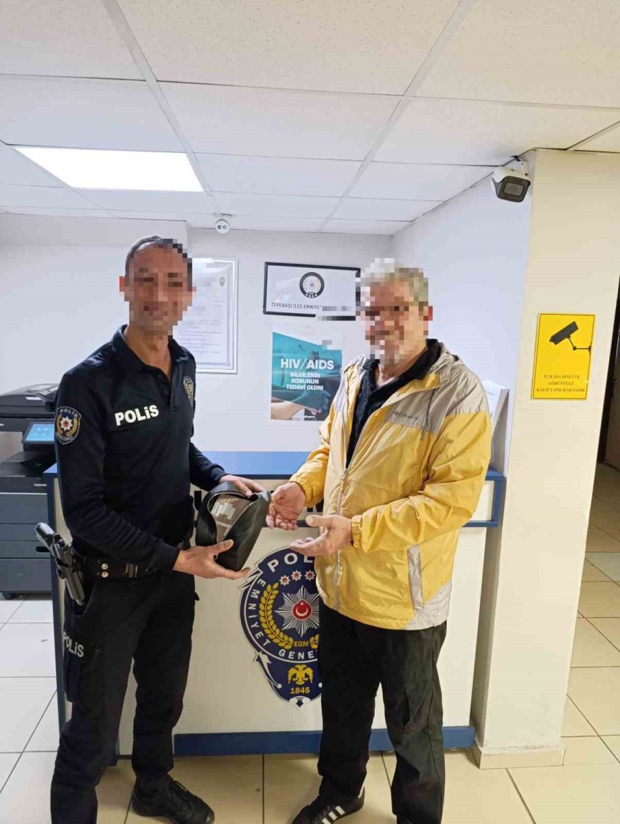 polis-kaybedilen-200-bin-tlyi-sahibine-ulastirdi