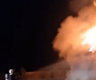 saman-yuklu-tir-alev-topuna-dondu