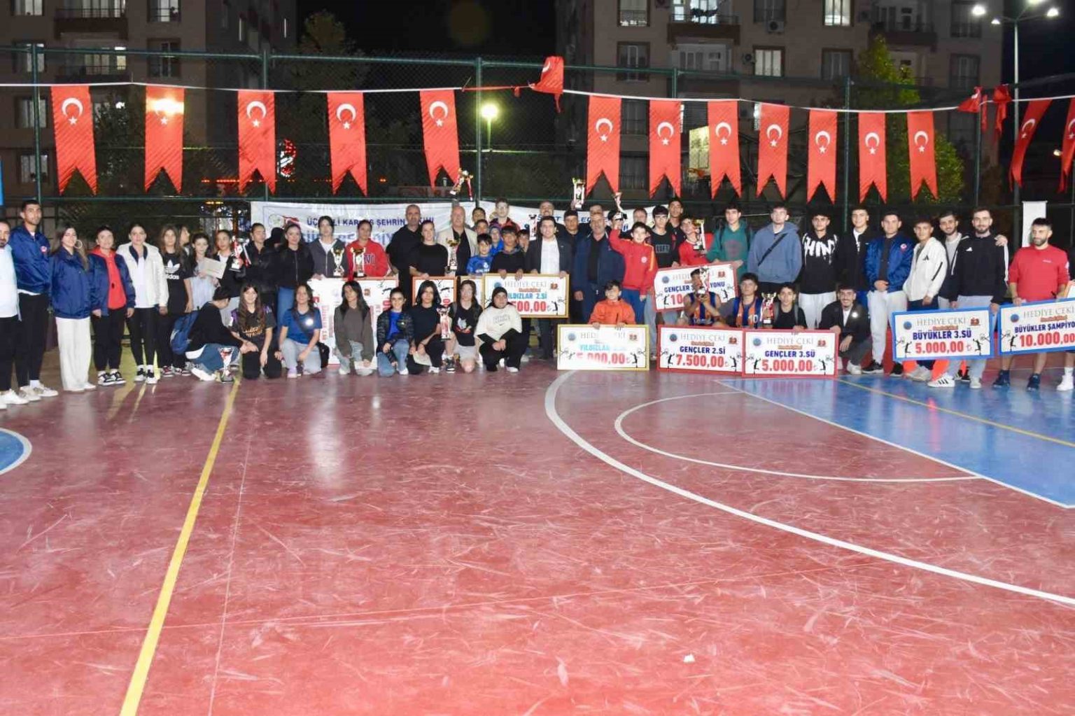 siirtte-4-su-duzenlenen-3x3-sokak-basketbolu-turnuvasi-sona-erdi