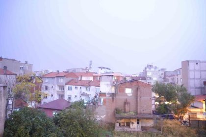 simsekler-geceyi-aydinlatti-ardindan-yasanan-deprem-ise-korkuttu