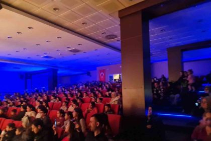 sincan-belediyesinden-tiyatro-soleni