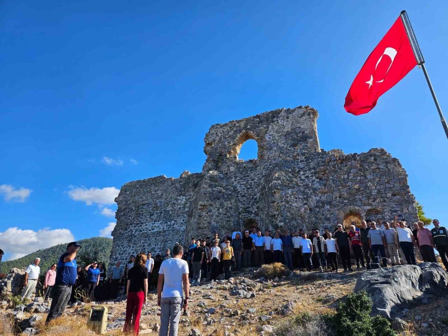 softa-kalesinde-cumhuriyet-yuruyusu-ve-bayrak-degisimi-toreni-gerceklestirildi