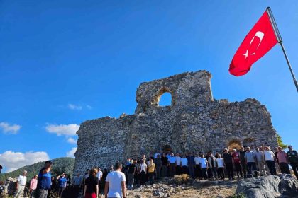 softa-kalesinde-cumhuriyet-yuruyusu-ve-bayrak-degisimi-toreni-gerceklestirildi