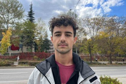 taraftara-bicakla-kosan-futbolcuyla-alakali-gorgu-tanigi-o-anlari-anlatti