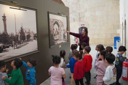 tarsus-belediyesi-ogrencileri-kubat-pasa-medresesinde-tarihle-bulusturdu