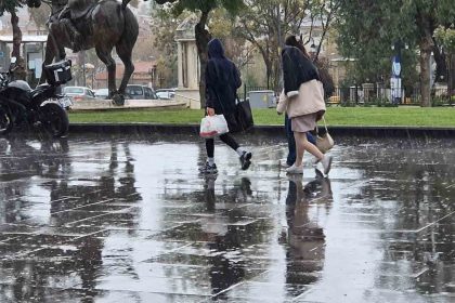 tekirdagda-saganak-yagista-vatandaslar-kacacak-yer-aradi