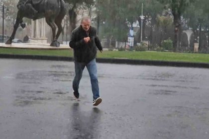 tekirdagda-siddetli-yagis-sokaklari-gole-cevirdi