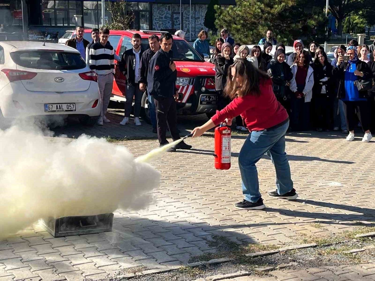 universite-ogrencileri-yangina-karsi-tatbikatla-bilinclendirildi