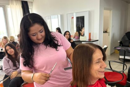 universite-ogrencilerinden-kanserle-mucadele-eden-kadinlara-moral-destegi