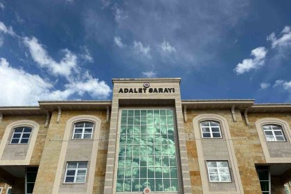 usakta-babasi-babaannesi-ve-komsusunu-bicaklayan-supheli-tutuklandi