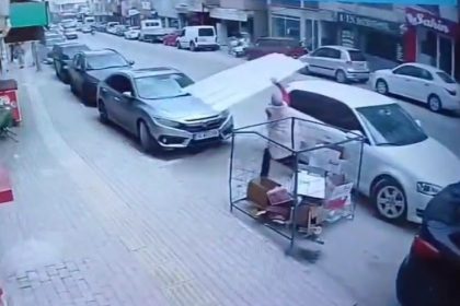 uzerine-ucan-catiya-boyle-feyk-atti