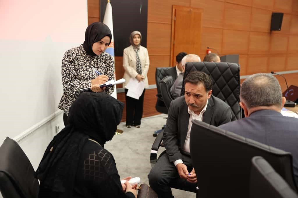 vali-cicek-vatandaslarla-bir-araya-geldi