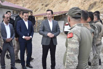 vali-karakaya-koylerdeki-yatirimlari-inceledi