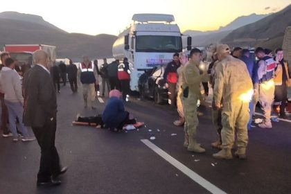 van-hakkari-karayolunda-otomobil-tirla-carpisti-2-olu-5-yarali