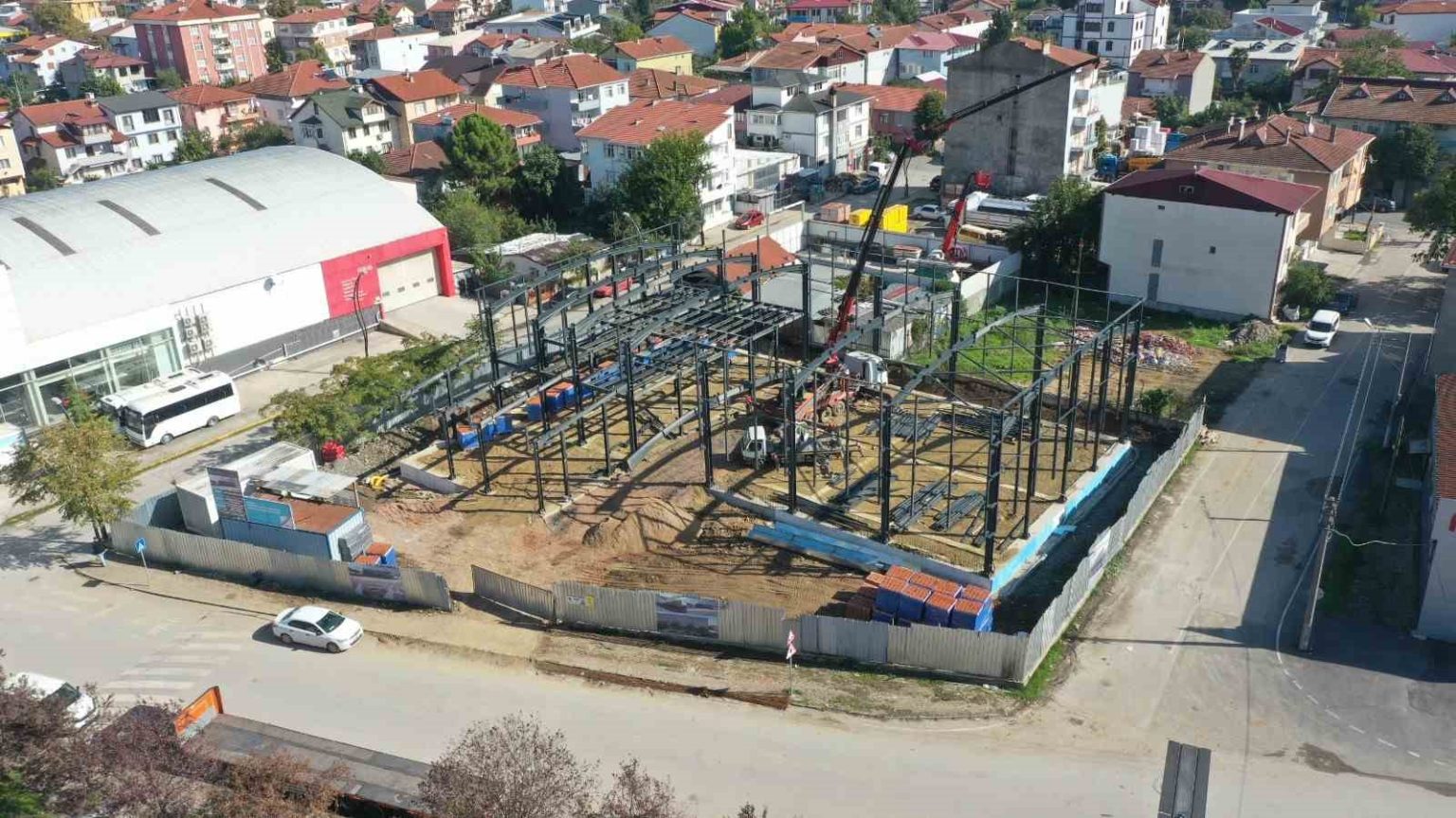 vezirciftligi-kapali-spor-salonunda-calismalar-suruyor