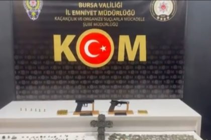 yatak-odasindan-bizans-ve-osmanli-donemine-ait-hazine-cikti