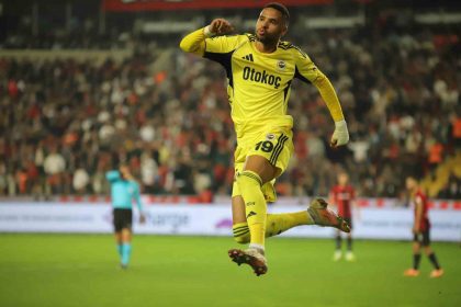 youssef-en-nesyriden-4-mac-sonra-gol-sevinci