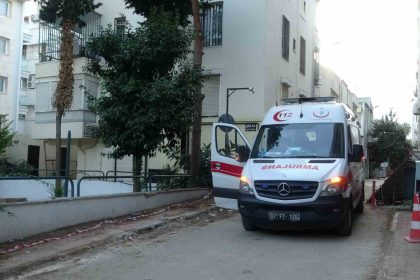 1-saat-yanindan-ayrildi-geri-dondugunde-yasli-adami-olu-olarak-buldu